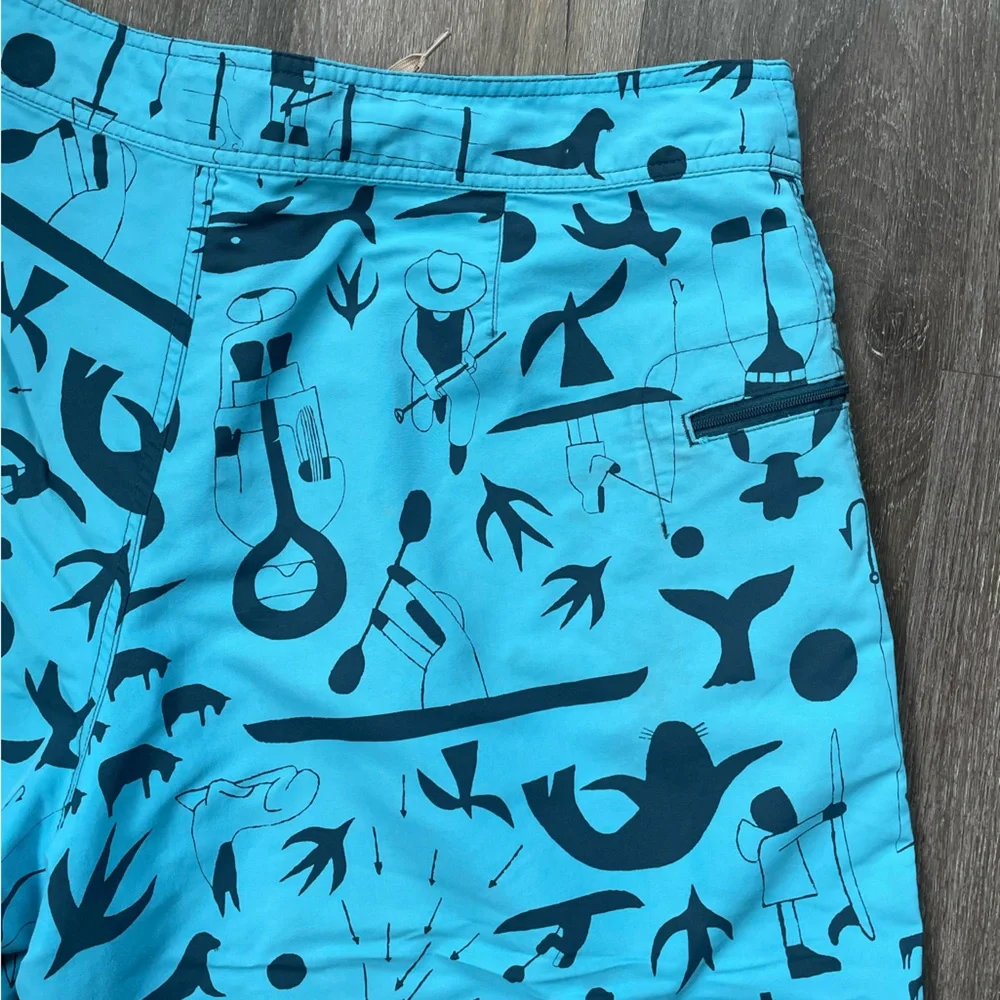 Patagonia Men’s Blue Patterned Wavefarer Swim Board Shorts - Picture 5 of 7